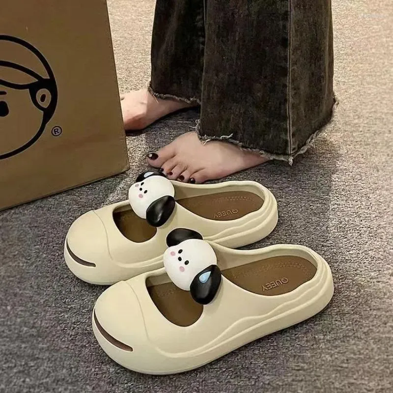 Slippers fermées à l'orteil pour les femmes d'été 2024 dessin animé chiot épais de merde de caca de fond des sandales