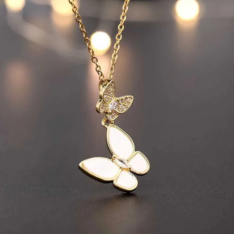 Necklaces Fashion Double Fly Necklace Ladies Light Retro Personality Clavicle Chain Butterfly Pendant Versatile Gift_voghion.com