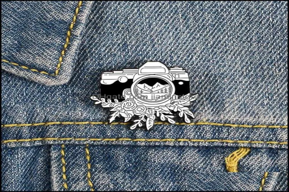 Pins broches sieraden outdoor avontuur reizen camera bergbloem cowboy rugzak badge European usex legering emaille kleding p7822818