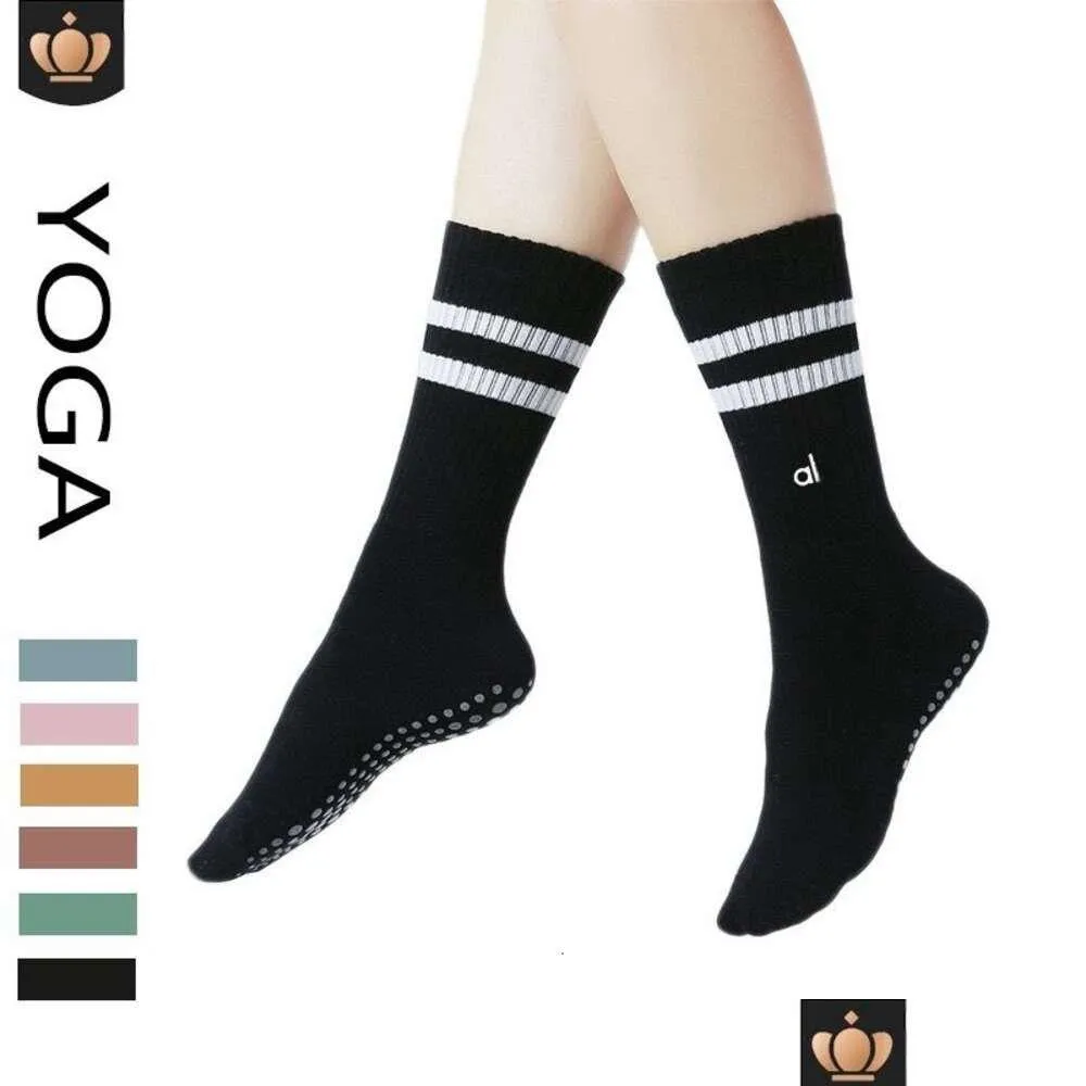 Chaussettes de sport 2 paires bas de bas en coton non glissé pour femmes et tas de tube plus épais Terry Pilates Yoga Long Drop Drop Livroaves Otgoj