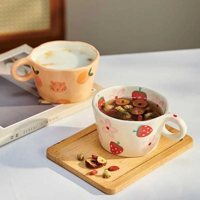 Tambuli in tazza di fragola dipinta a mano Pinch Ceramica Ceramica Coppa di sakura carina Piccolo fiore Espresso Coffee Cups Regali bambini H240425
