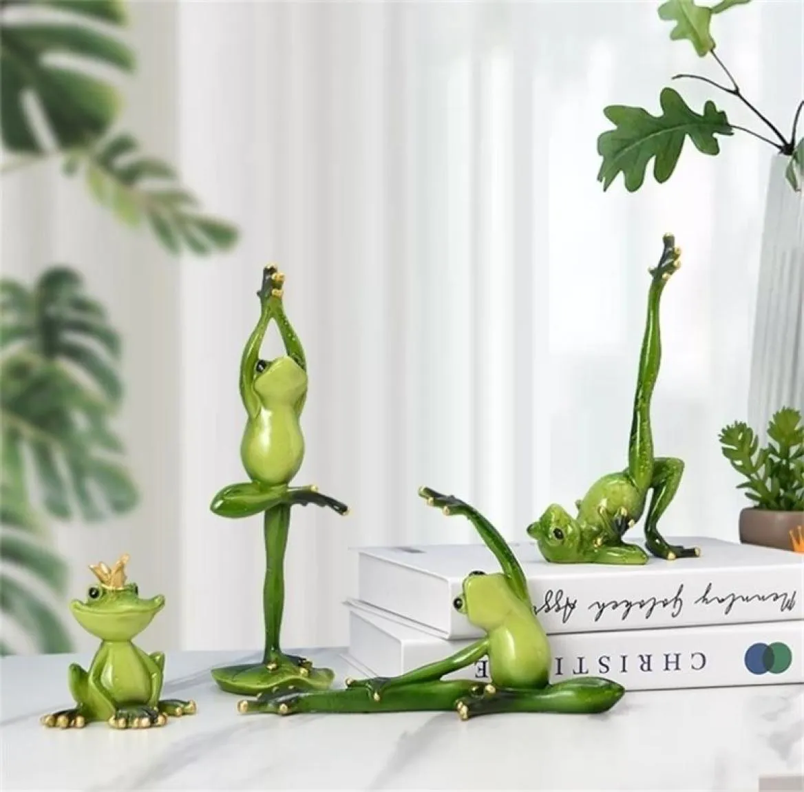 Yoga Frog Statue Resin Figur Office Home Dekoration Desktop Dekor handgefertigtes Handwerkskulptur Eingang Weinschrank Ornamente 2112551136