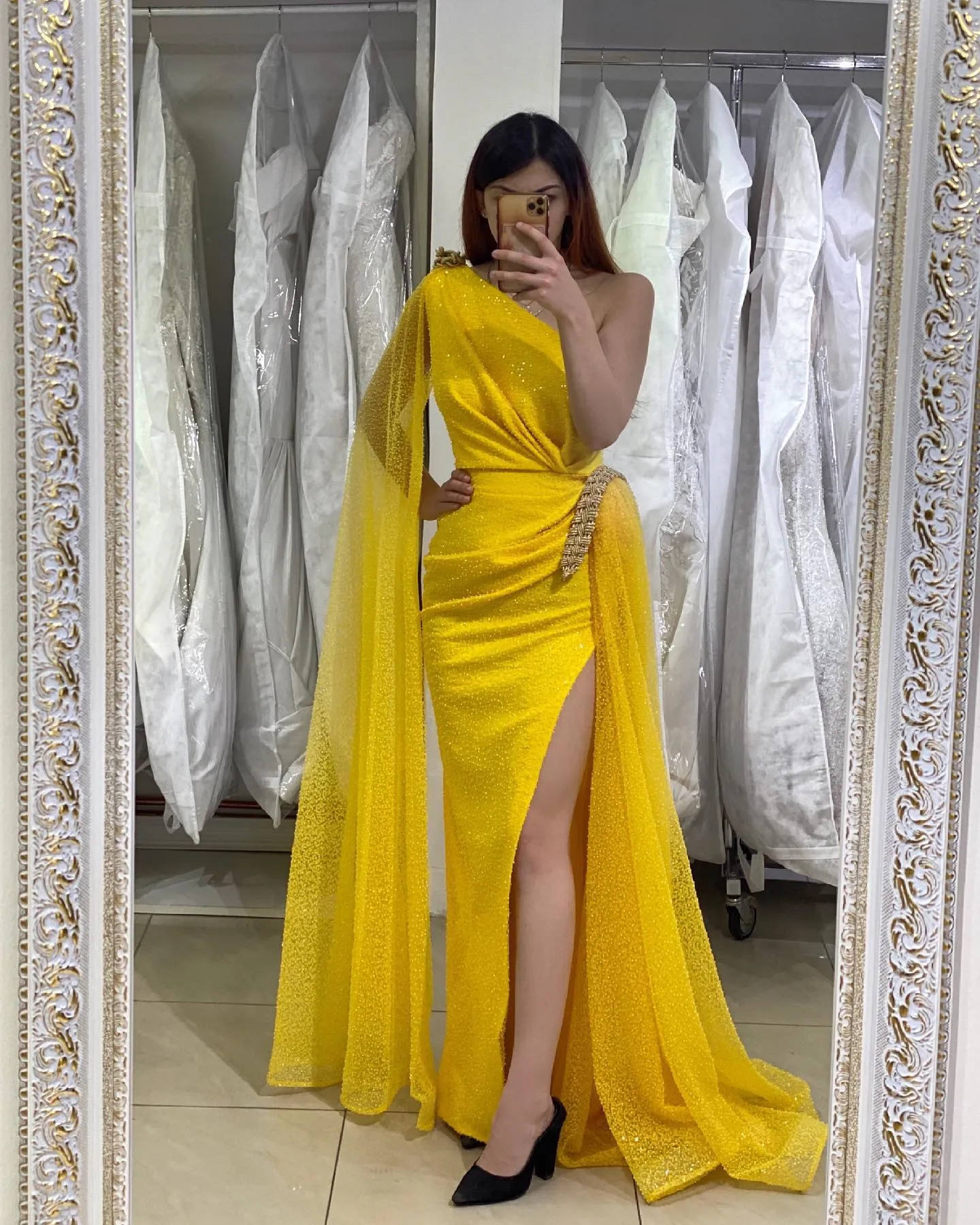 Fantastisk gula muslimska aftonklänningar Elegant lår Split Turkish Dress Gleats paljetter Specialtillfällen Peplum Formella klänningar för kvinnor