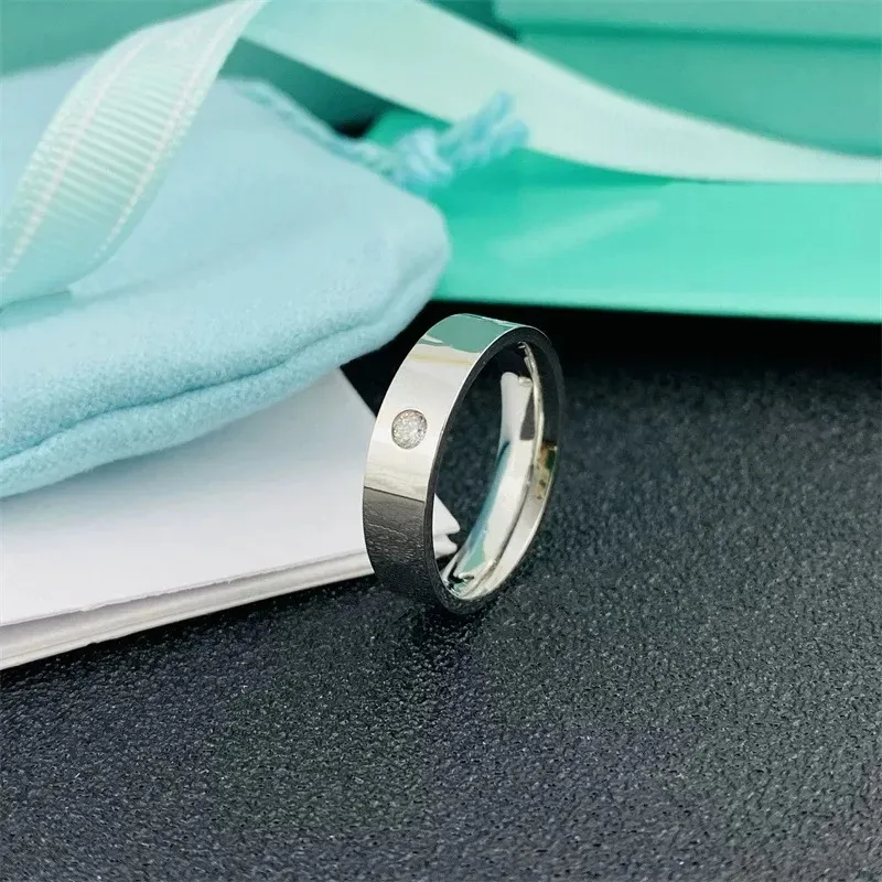 2024 Mode Unisex Luxusring für Männer Frauen Unisex Designer Ringe Schmuck Splitter Farbe Q4