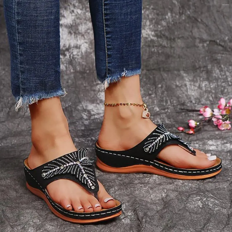 Slippare kvinnor sandaler mode mönster vatten diamant dekoration öppen tå leopardskor för flip flops 2024