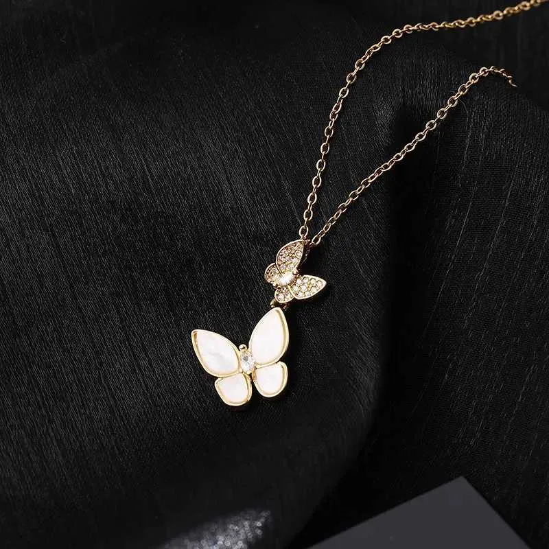 Necklaces Fashion Double Fly Necklace Ladies Light Retro Personality Clavicle Chain Butterfly Pendant Versatile Gift_voghion.com