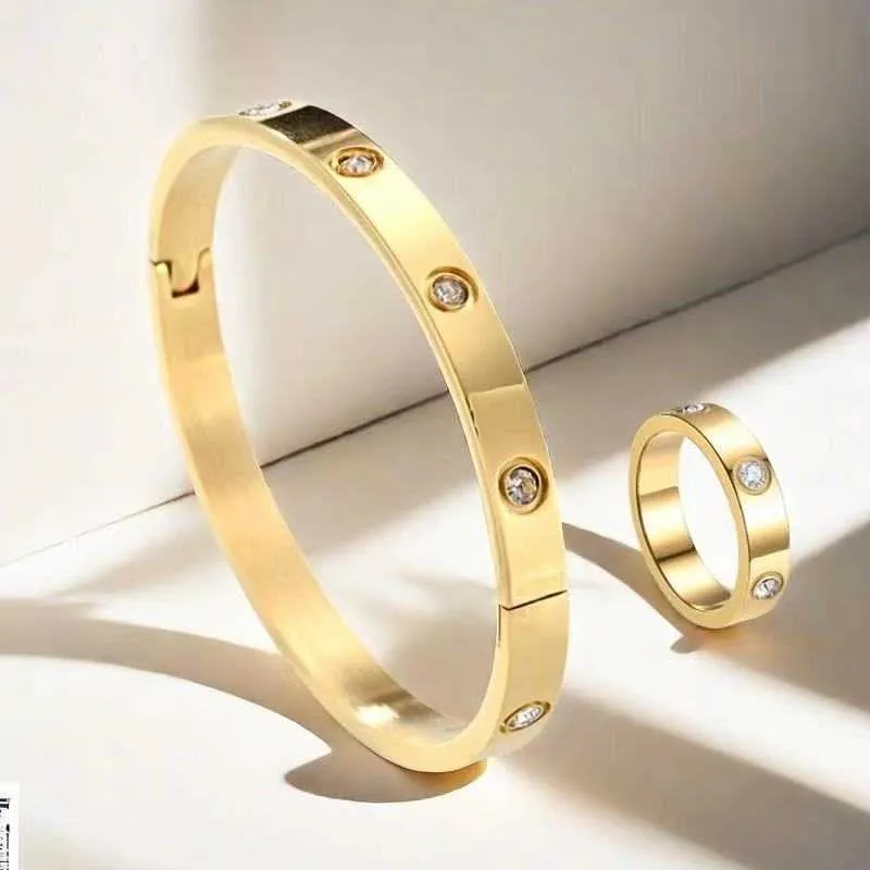 Bracelet de design à la mode Anneau de luxe avec et design unique avec des bracelets originaux de Cartiraa