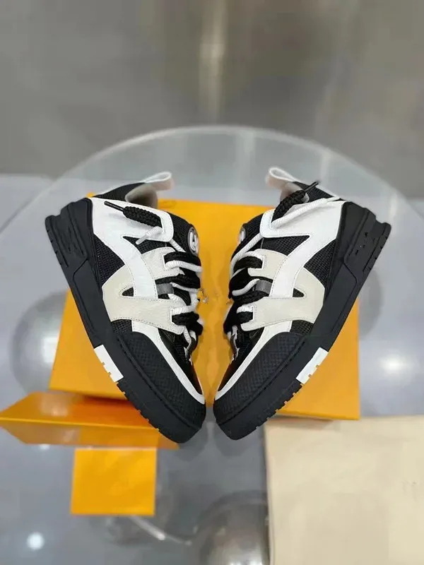 2024 Erkek Moda Spor Ayakkabı: Saf Siyah, Slip Olmayan, Açık Sokak