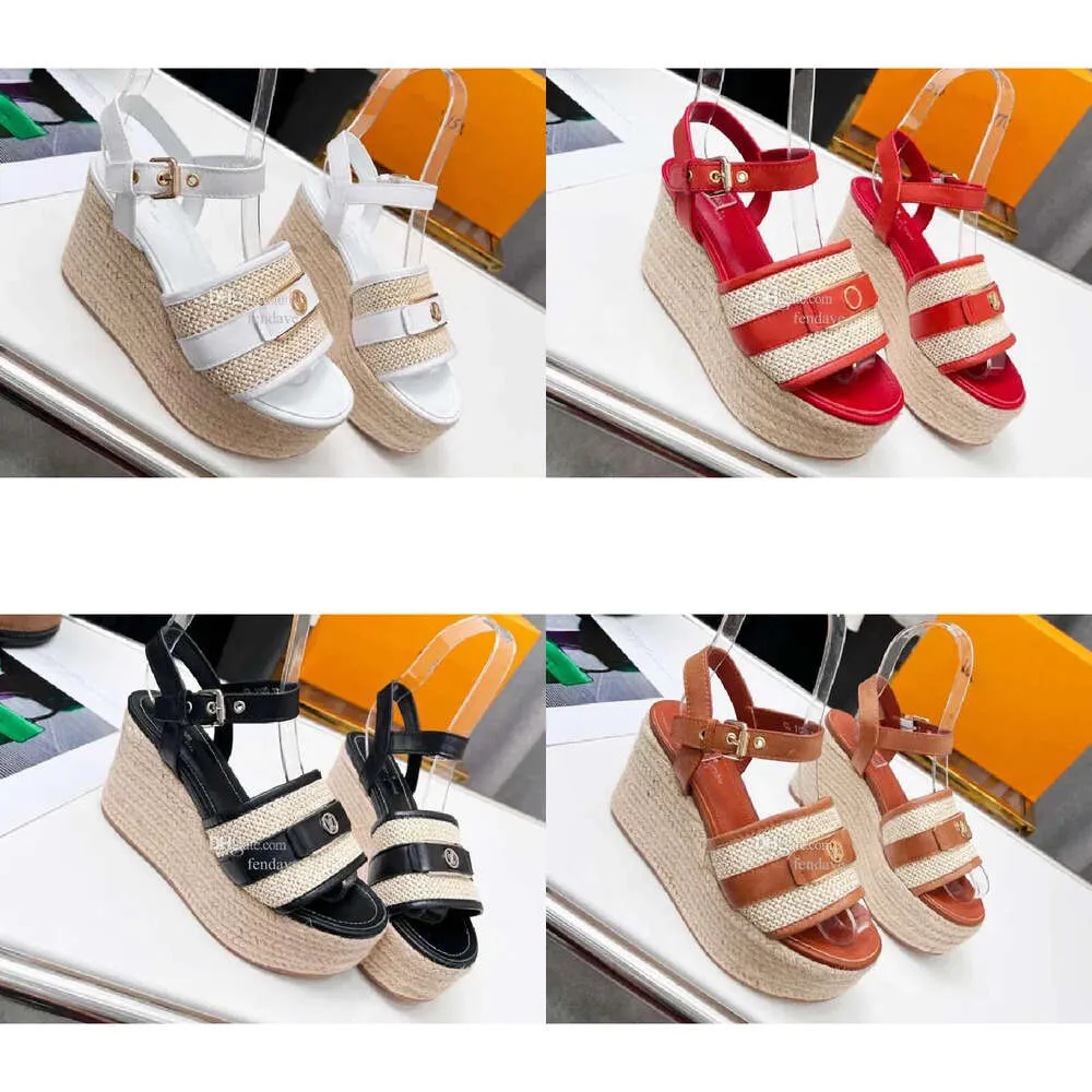 Sandali 5A L8156370 B Scaruto di designer scontati sandalo per sandalo per donne Dimensioni 34-42 Fendave Qualità originale