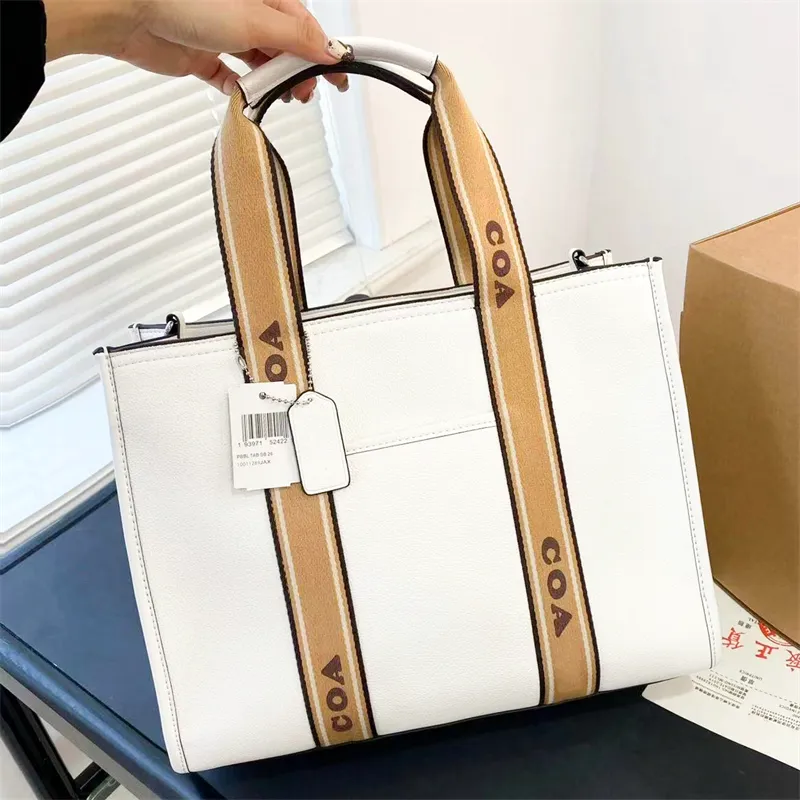 10A Quality Smith Handbag Womens Coache Designer Bag Mens Crossbody Travel Pochette Luxurys väska Läder axel strand tygväskor dam koppling shoppare underarmsäckar