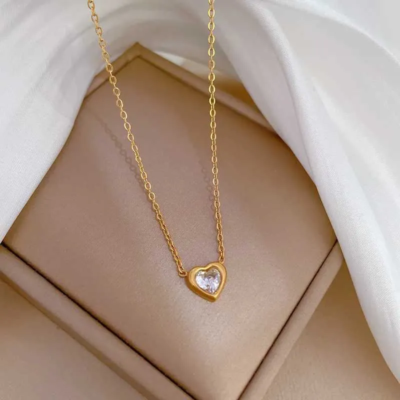 Hangerkettingen Modieus en exquise romantische witte sieraden Liefdesketting Gepersonaliseerde eenvoudige stijl Roestvrij staal_voghion.com