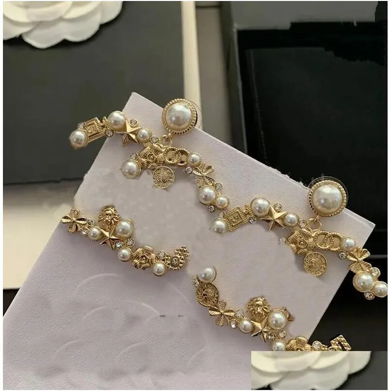 Studdesigner Luxury Beautiförhängen Brev med pärlor hängande örhänge för kvinnor högkvalitativa smycken Tillbehör gåvor släpper dhffk