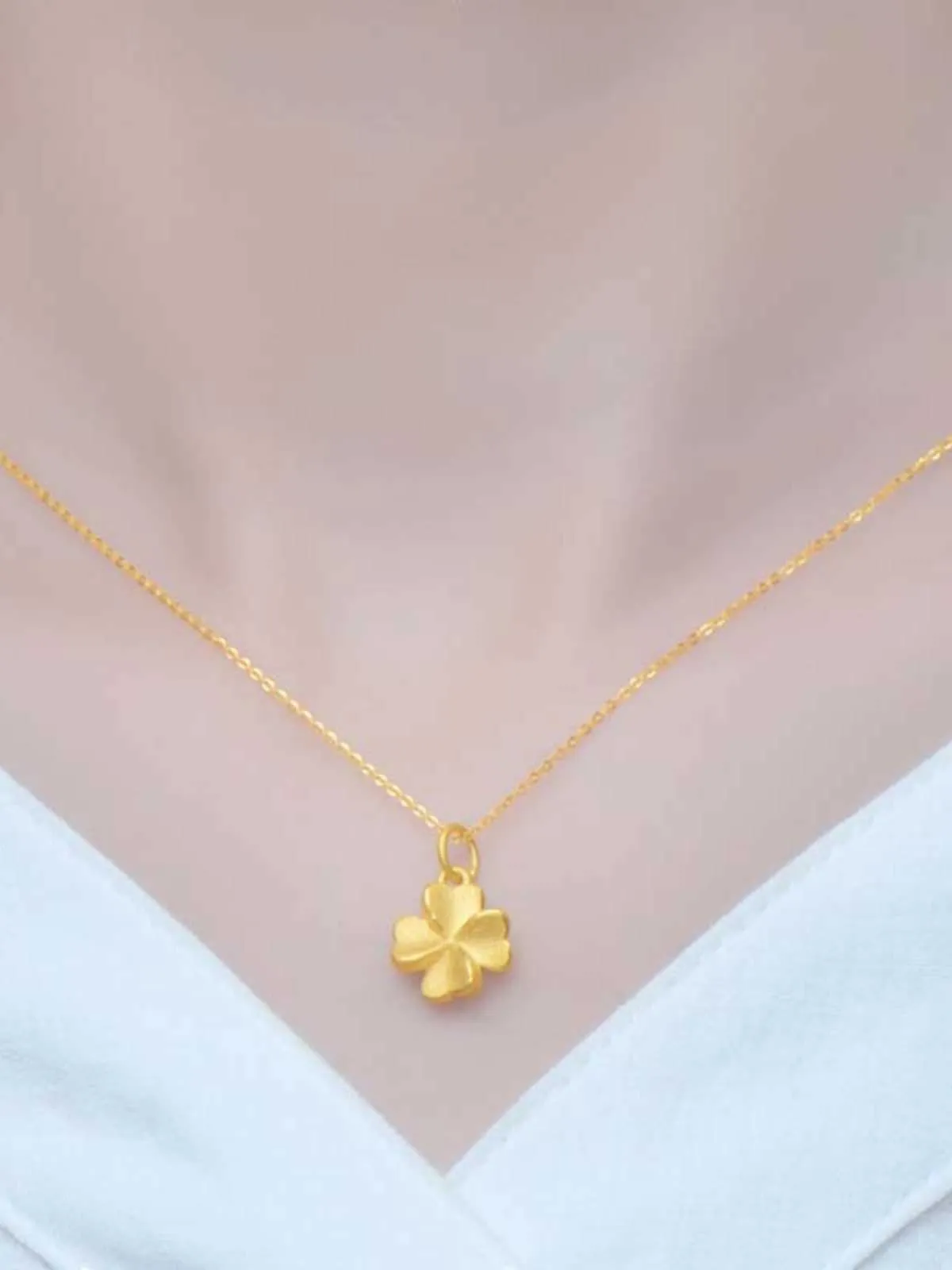 2024 Classic Four Leaf Clover Necklaces Pendants 999 Foot Golden Love Pendant 3D Hard Gold 24K Collar 18KO Character Necklace as a Gift for Girlfriend Apple