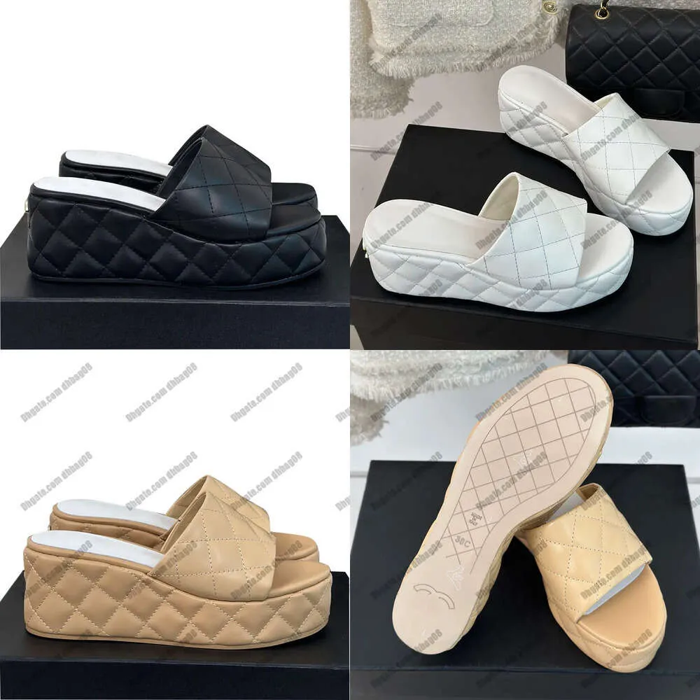 Dames Wedge Platform Heels 6,5 cm Sandalen Designer Slip op Slippers Lambskskin gewatteerde textuur Gouden hardware buiten Leisure Shoe originele kwaliteit