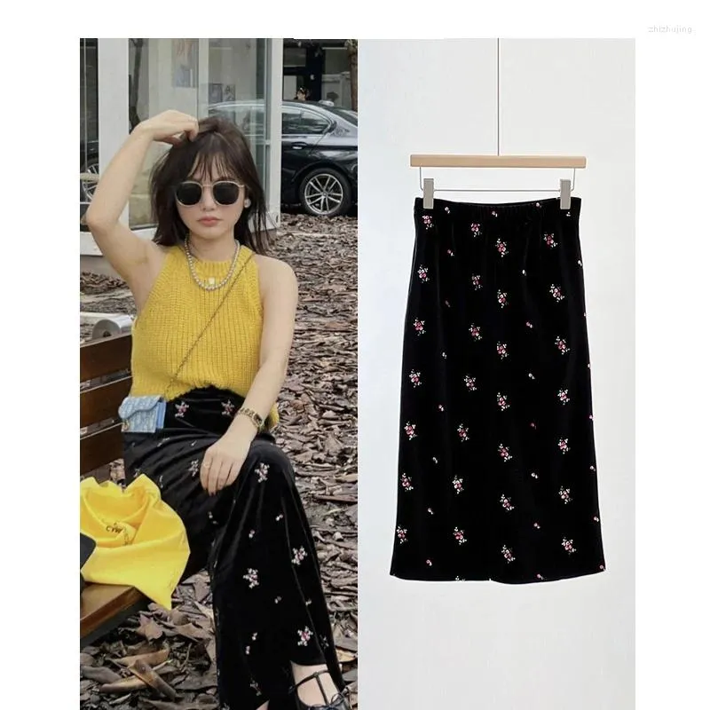 Skirts 2024 Summer Chinese Black Flower Velvet Long Skirt Elastic Waist High Quality Embroidery