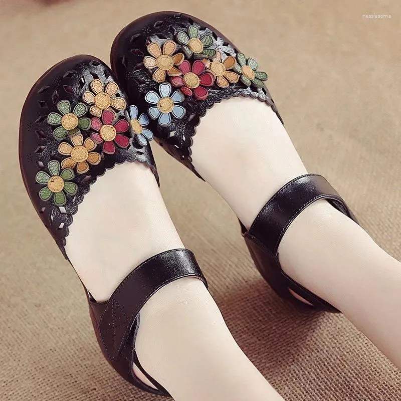 Casual Shoes Johnature 2024 Summer Flower Sandals Etnisk stil Handgjorda äkta läder mjuka enda bekväma kvinnors