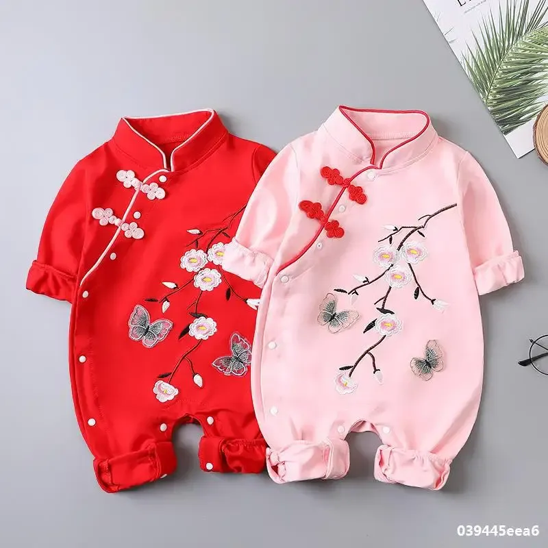 Één-stuks Chinese traditionele jumpsuit voor meisjes pasgeboren baby vlinder hanfu rood tang pak romper Chinese nieuwjaars outfits verjaardag