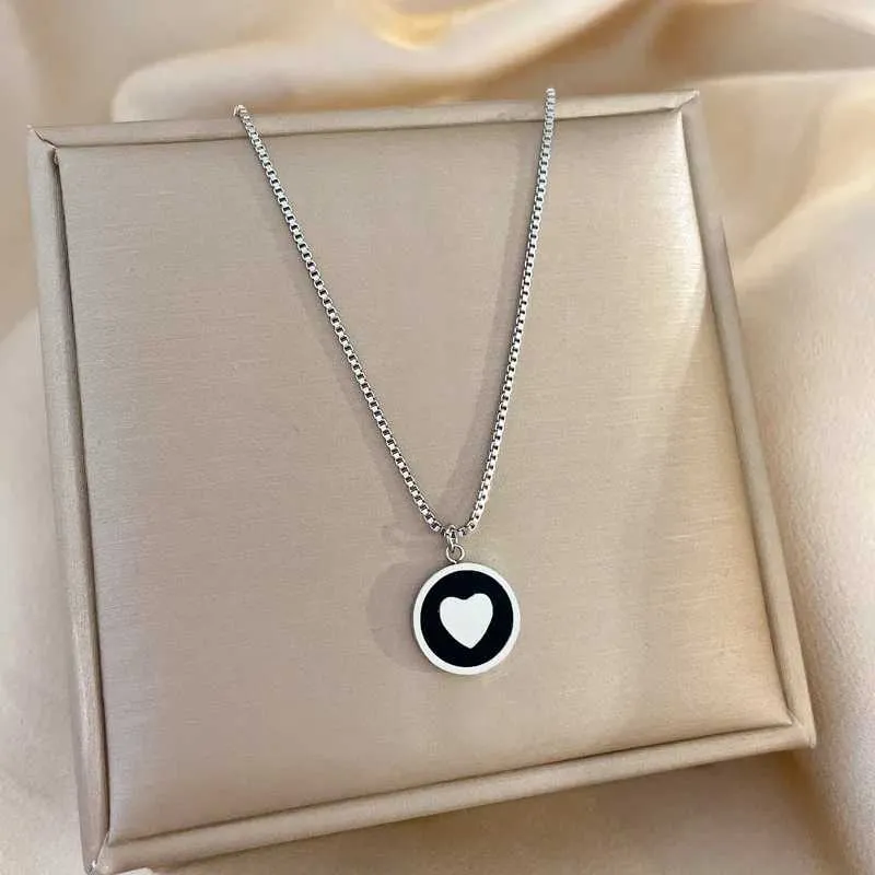 Collane Collana con ciondolo a forma di cuore semplice per donna in acciaio inossidabile con moneta rotonda, disco smaltato, ciondolo girocollo unisex, gioielli pop_voghion.com