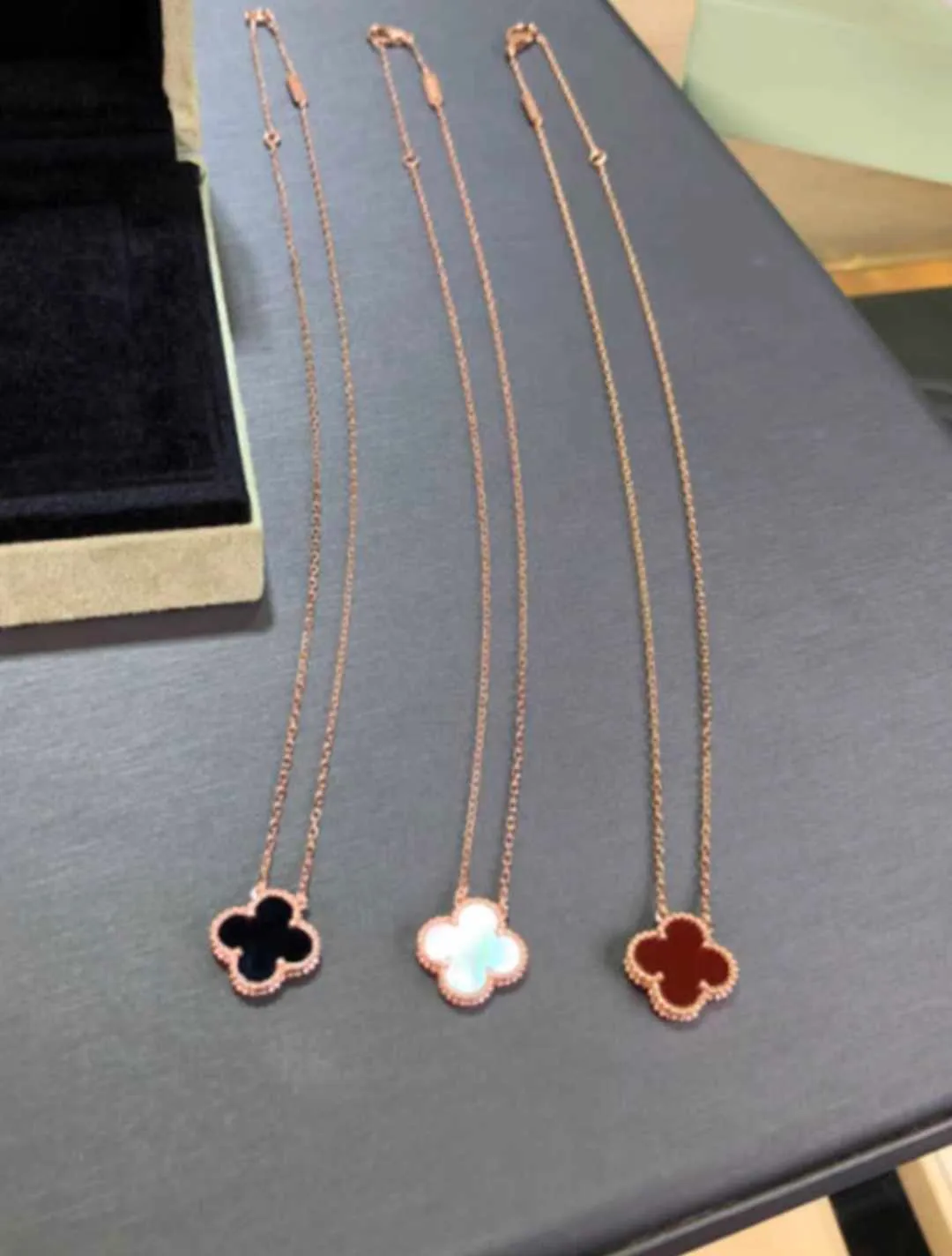 2024 Classic Four Leaf Clover Necklaces Pendants S925 Lucky Necklace Versatile and Unique Fashion Style Valentines Day Gift for Girlfriend