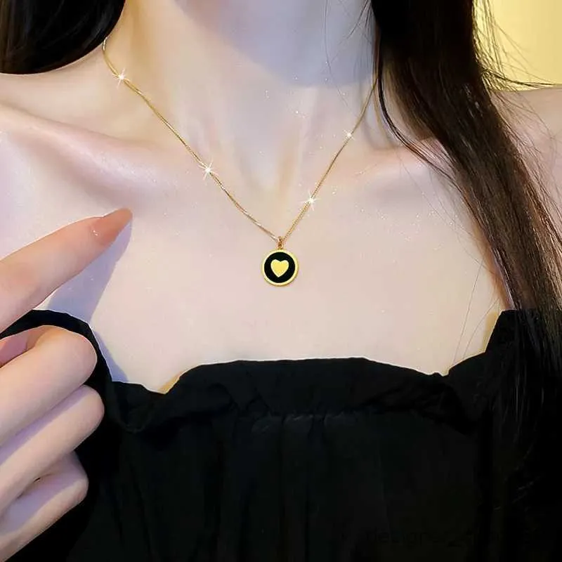 Collane Collana con ciondolo a forma di cuore semplice per donna in acciaio inossidabile con moneta rotonda, disco smaltato, ciondolo girocollo unisex, gioielli pop_voghion.com