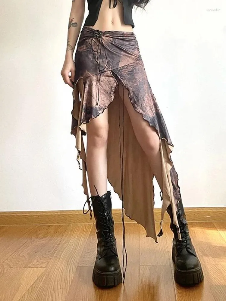 Kjolar houzhou vintage sexig streetwear semester kvinnor amerikansk retro harjuku oregelbunden rufflad design bandage kjol sommar 2024