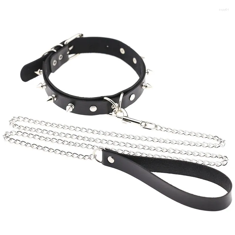 Hängsmycken special design kvinnor man bondage halsband sexig nit metall pu läder krage traktion rep halsband för par