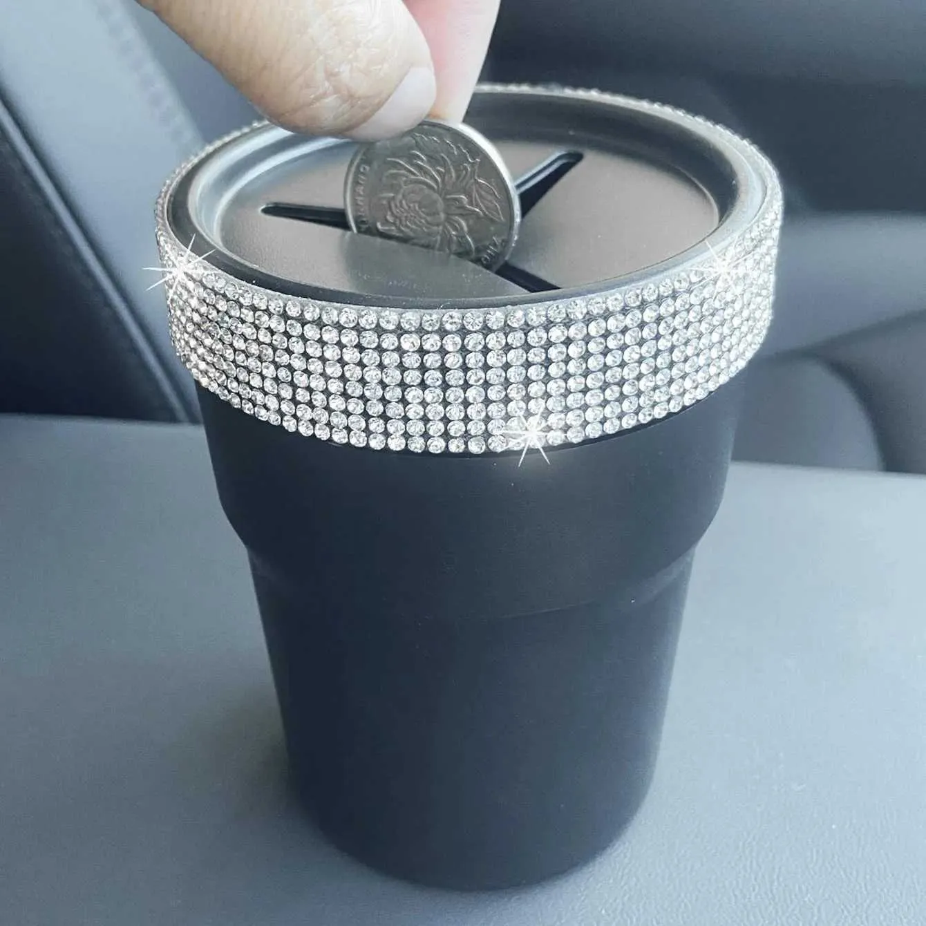 Tumblers 1pc Shiny Diamond Multi-Functional Car Coin Storage Box Interior Organizer For Coins Small Items H240425