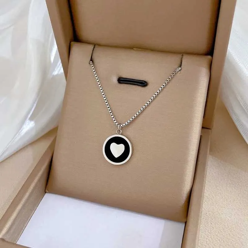 Collane Collana con ciondolo a forma di cuore semplice per donna in acciaio inossidabile con moneta rotonda, disco smaltato, ciondolo girocollo unisex, gioielli pop_voghion.com