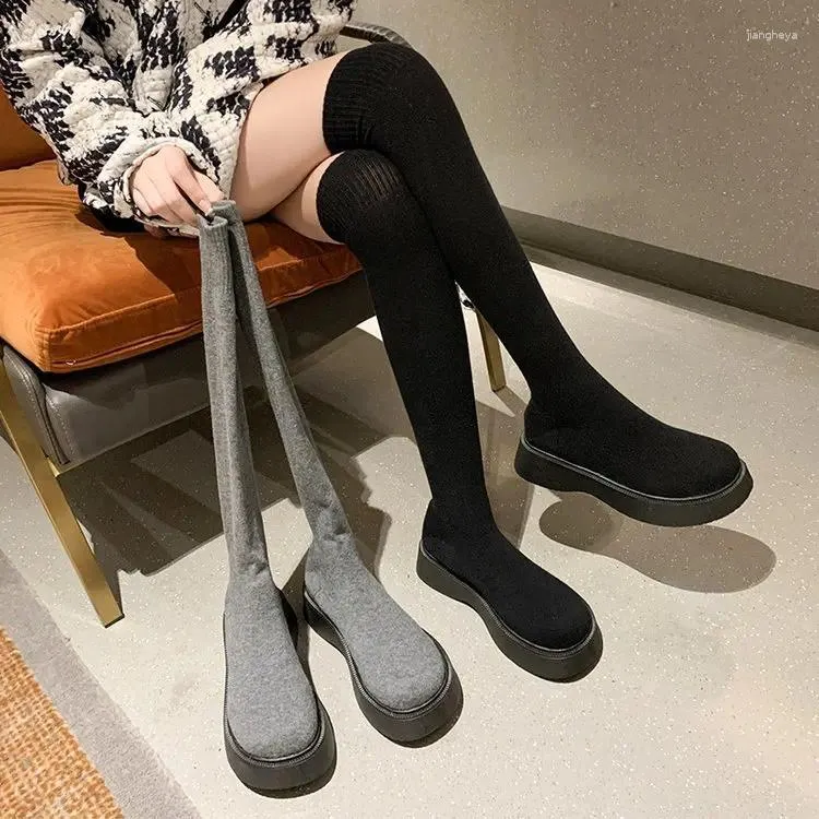 Boots Femmes 2024 Chaussures automne-automne Designer de luxe sexy cuisses hautes hautes chaussures d'hiver Round Toe Rubber