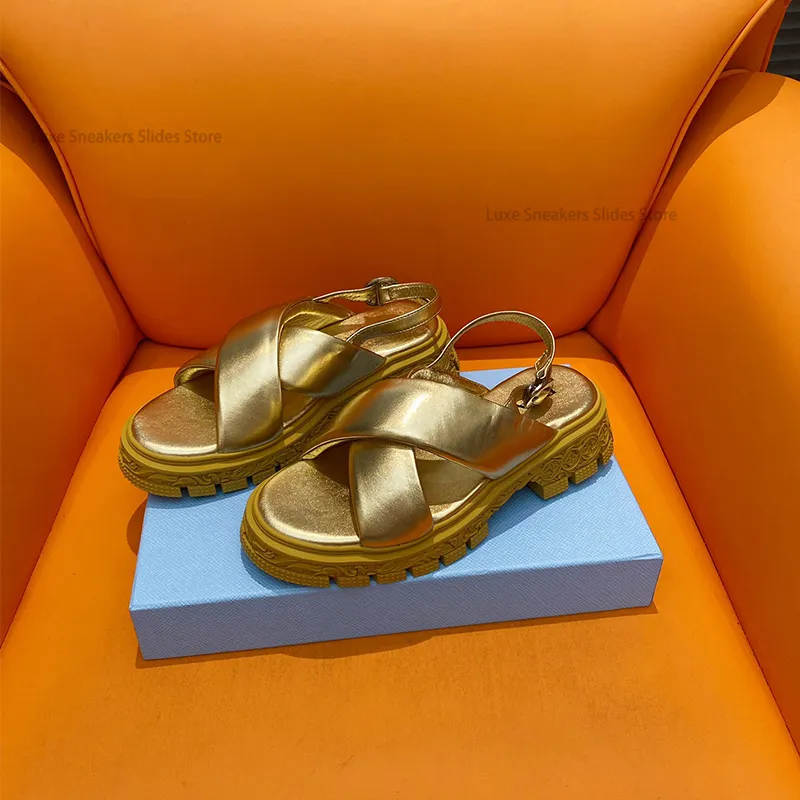 Plateforme Sandales d'été glissez ouverte orteil rond Slip sur les vacances Sandale Sandale Sandale Décline d'extérieur Chaussures de concepteur de luxe pour femmes Vêches d'usine avec boîte