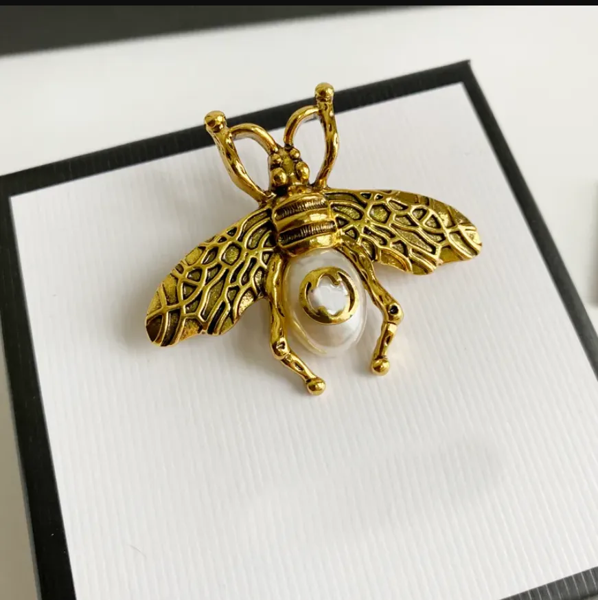 Luxury Designer Letter Pins Brooches Women's Bee Pearl Crystal ...