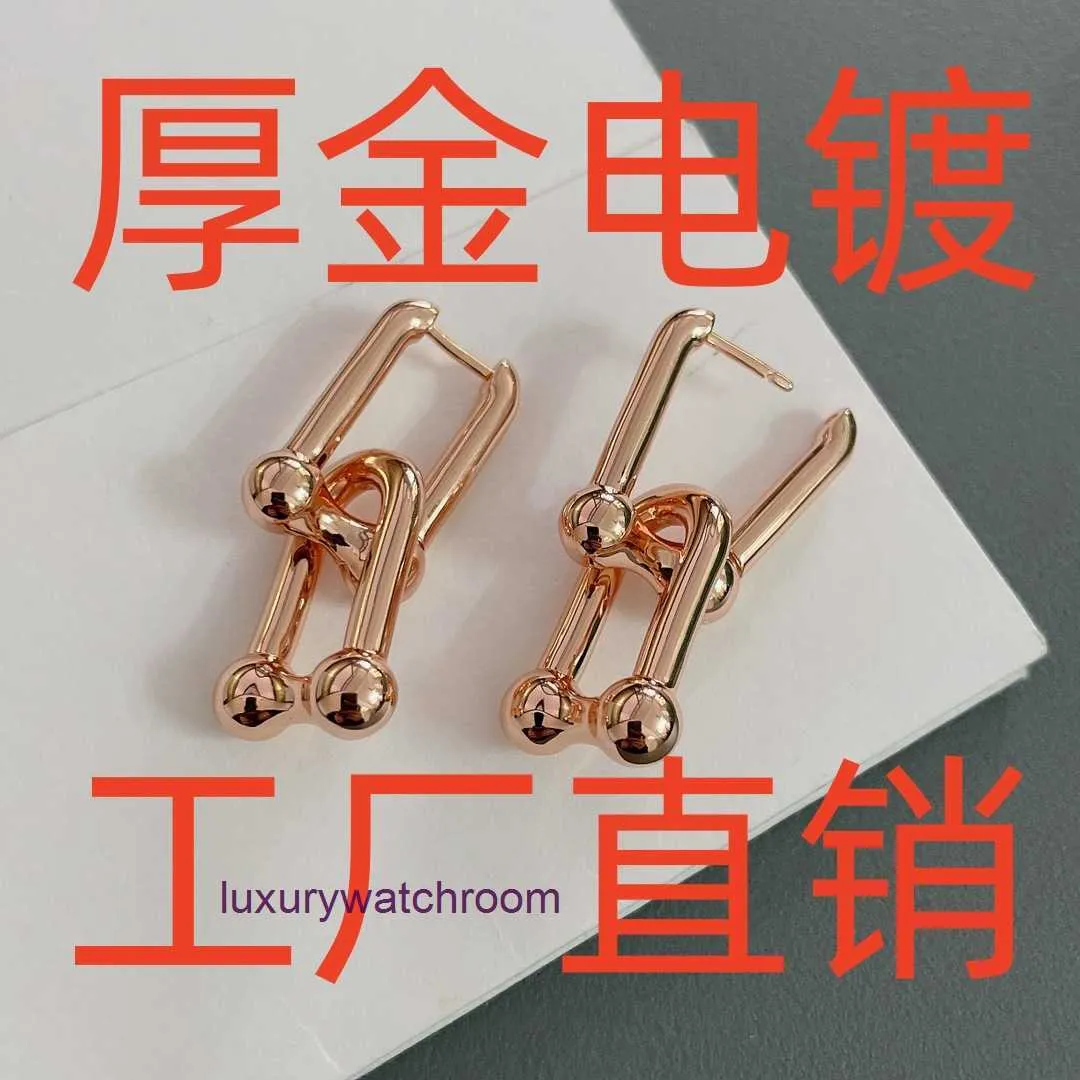 ファッションシンプルなttifeeny earrings汎用性のある滑らかなイヤリングと馬蹄形の滑らかなイヤリング18kの厚い電気めっきは、ライブのためにファッショナブルで汎用性の高いフェードが簡単ではありません