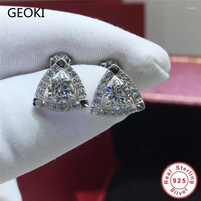 Studörhängen Geoki passerade Diamond Test 1 CT Triangle D Color Moissanite Creative Luxury 925 Sterling Silver Party Gift