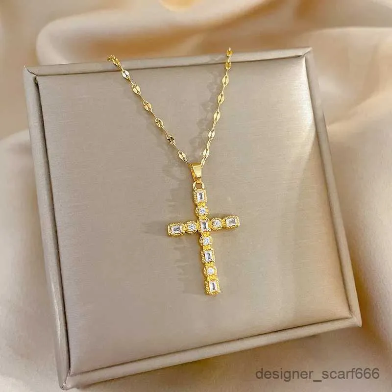 Pendant Necklaces Classic Personalized Jesus Stainless Steel Cross Necklace Fashionable European and American Versatile_voghion.com