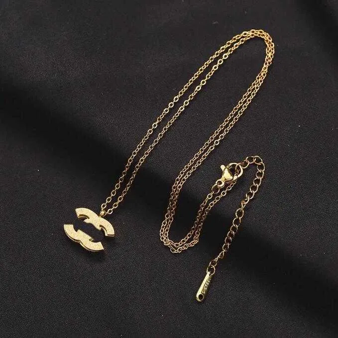 Colliers de pendentif à double lettre de concepteur chaîne de pendentifs or plaque gylatl pull newklace pour femmes accessoires de mariage de mariage