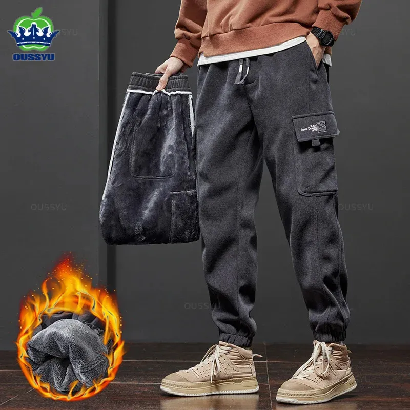 OUSSYU VINTER MENS FLEECE WARM CLARGO CORDUROY PANTS JOGGING Sweatpants Work Y2k Korean Pants Loose Harem Casual Byxa för män 240412