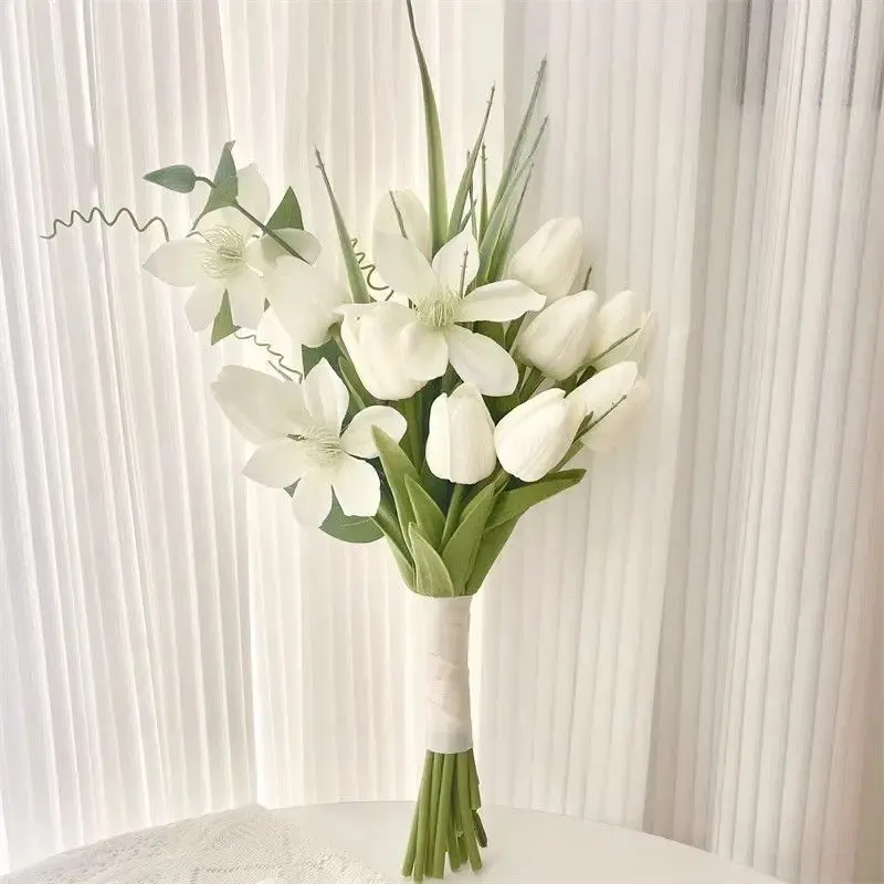 Nordisk simulering Flower Fake Flower Living Room Table Flower Arrangement Art Home Decor Accessories Wedding Tulip Hand Bouquet 240415