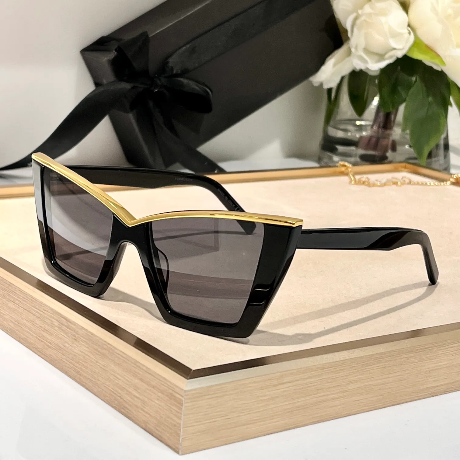 Lunettes de soleil pour hommes Femmes Summer 570 Cat Style Eye Style Anti-ultraviolet Retro Plate Full Fild Lunes Random