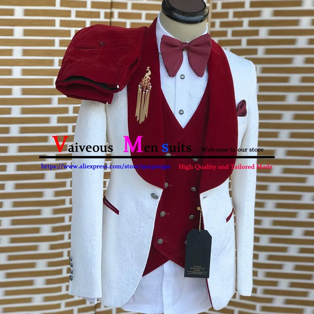 SUITS 2023 Nuovo design White Jacquard Suit per uomini Burgundy Scialchina BUSE CAMIO PER UOMINO Abito da sposa con spicchi slim 3 pezzi set