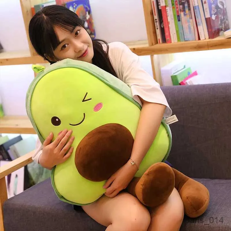 Animaux en peluche en peluche Nouveau Avocado en peluche Toy Doll Childrens Sleeping Oreiller Grande Doll Gift Kaii Creative Fruit Rag Doll Cushion