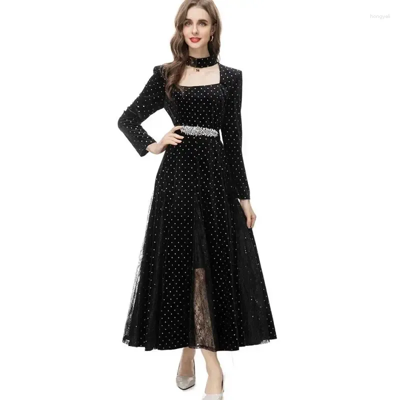 Casual Dresses Vintage Velvet Dress for Women 2024 Fall Winter French Style Elegant Halter Långärmad polka Dot Slimming Ankel längd