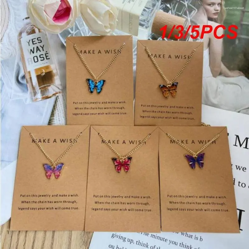 Colliers de pendentif 1/3 / 5pcs papillon polyvalent et rafraîchissant la mode personnalisée pas facilement déduisant le collier de couleur brillante