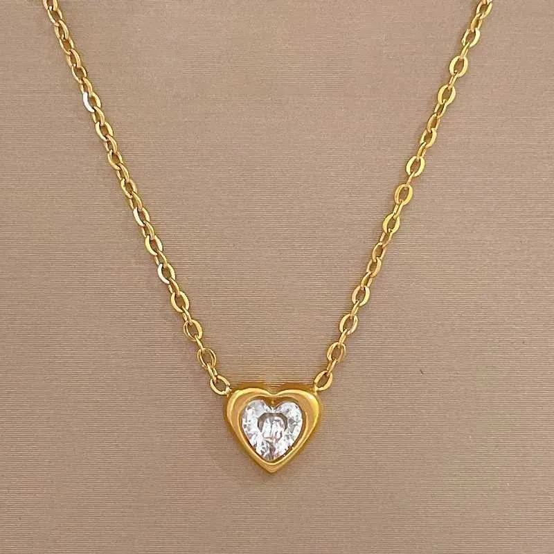 Hangerkettingen Modieus en exquise romantische witte sieraden Liefdesketting Gepersonaliseerde eenvoudige stijl Roestvrij staal_voghion.com