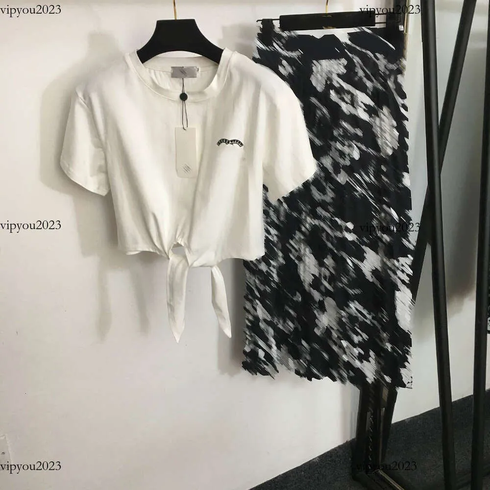 Diseñador vestido woemen marca ropa para mujeres verano 2 piezas set de falda de moda bordado logo damas camiseta de camiseta de la niña 25 de abril