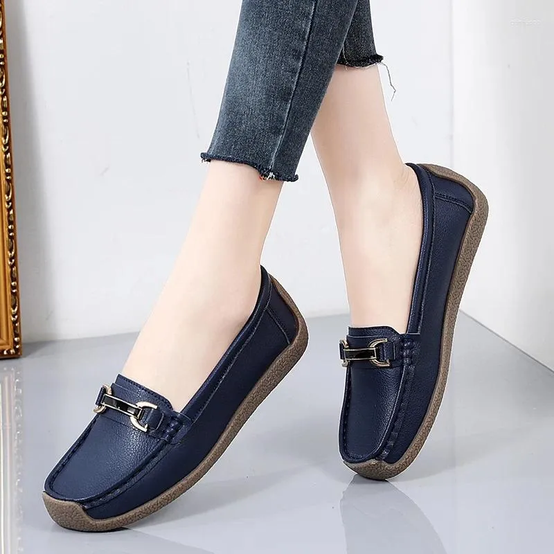 Casual Shoes Designerinnen Frauen Lederschlupf auf flachen Ladungsanlagen Moccasins Sneakers für Plus Size 35-44