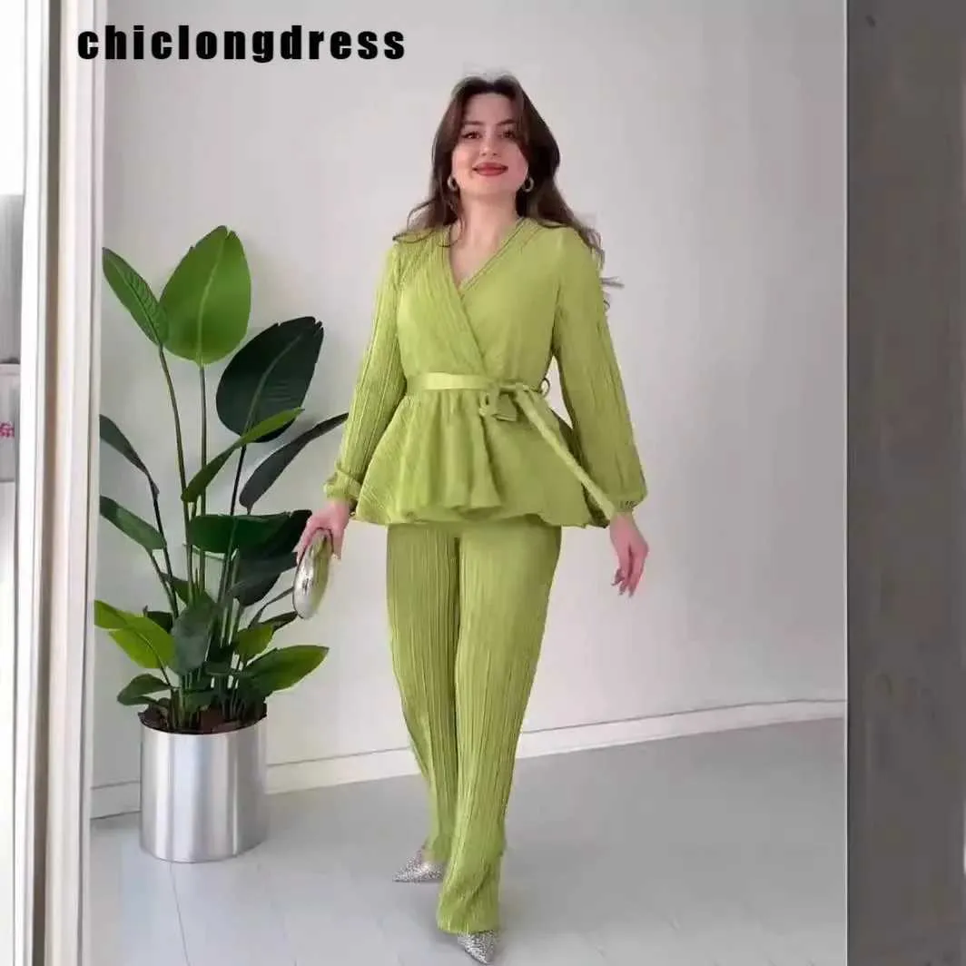 Kvinnors tvådelar Pants Summer Fashion Pleated Two Piece Set Women Casual Solid Lantern Slve Bind Up Wide Ben Pants Two Piece Set Women Y240426