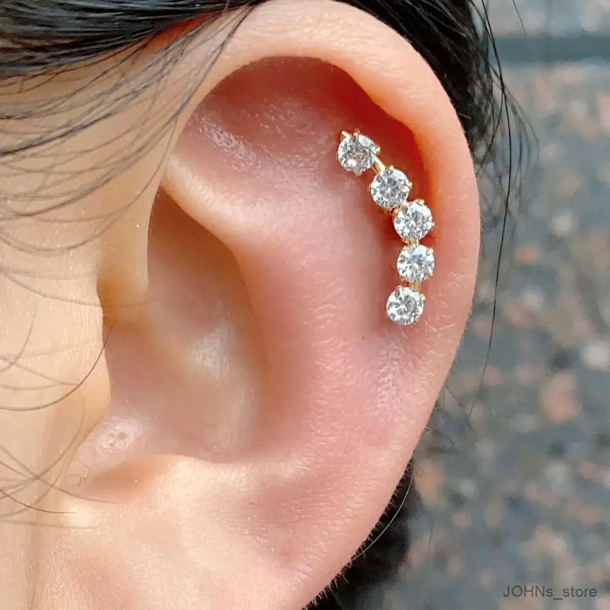 Charm 1pc modedesign krökt CZ -brosk Studs Helix Rook conch skruv tillbaka örhängen rostfritt stål öronpiercing smycken gåvor