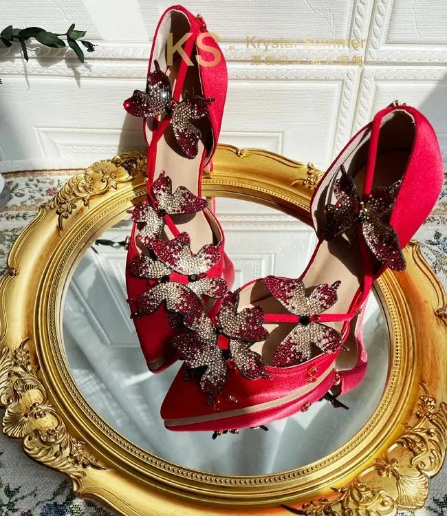 Scarpe vestiti di seta rossa raso rina la parola farfalla con punta puntata con la sposa altissima sposa da sposa da sposa hexiu femminile