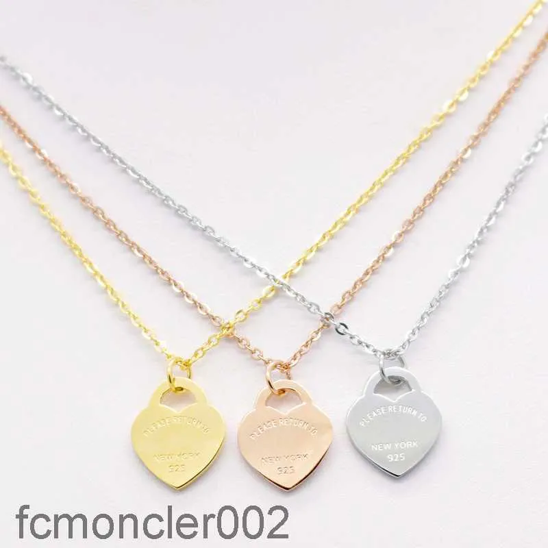 Novo estilo de colar de jóias de moda de aço inoxidável Jóias de amor em forma de coração Colares de amor para festas femininas Tifffany 87T3