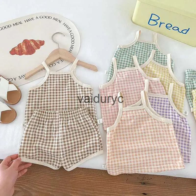 Zestawy odzieży 2024 Zestaw New Baby Summer Ubrania Niemowlęta Chłopcy Plaid Sypenders Tee and Shorts 2 PC Suit Toddler Bawełny strój H240426